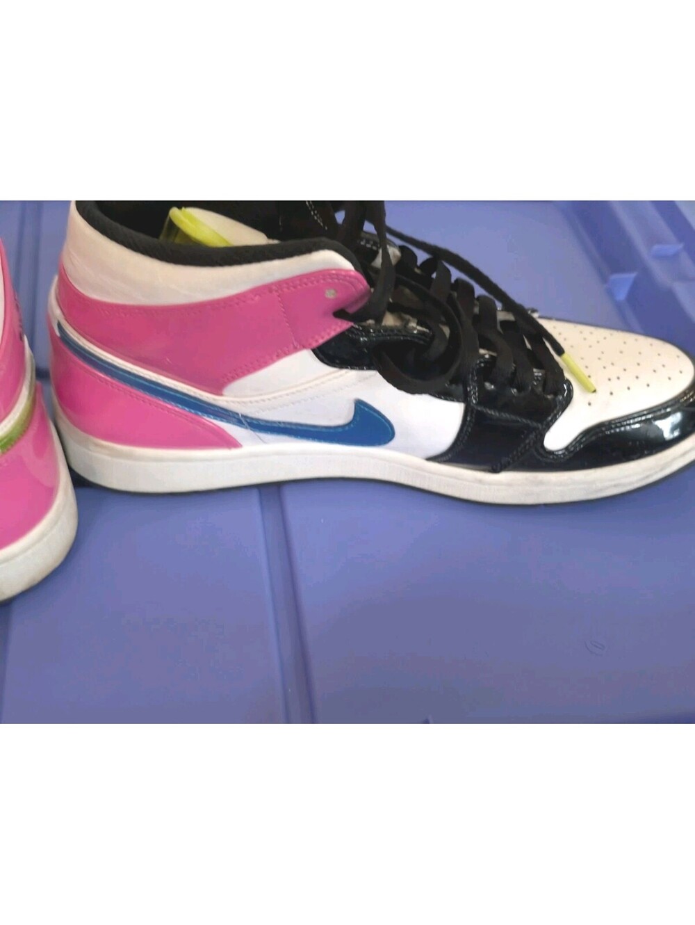 Air Jordan 1 Retro Mid SE Cyber Active Fuchsia Size 10.5 Sneakers CZ9834-100